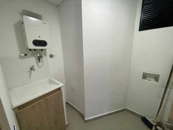 Apartamento de 2 alcobas en arriendo en Loma Del Indio, Medellín, 67 m² · foto 8 de 16