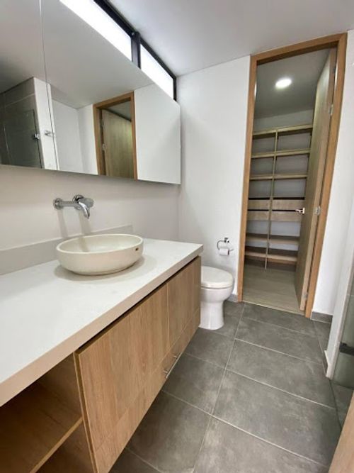 Apartamento de 2 alcobas en arriendo en Loma Del Indio, Medellín, 67 m² · foto 14 de 16