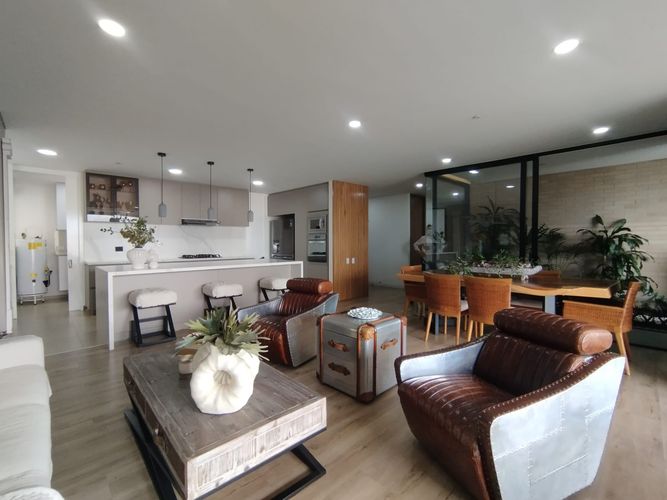 Apartamento de 3 alcobas en arriendo en El Poblado, Medellín, 200 m² · foto 17 de 20