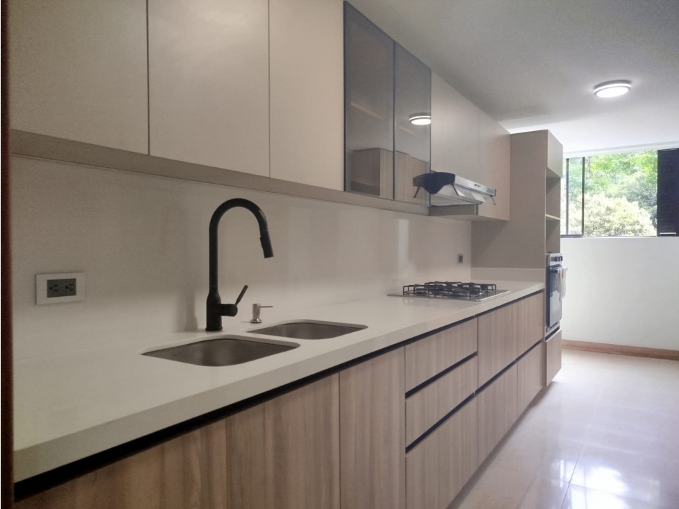 Apartamento en venta en El Poblado, Medellín 5