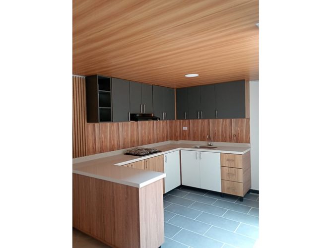 Casa de 3 alcobas en venta en San Nicolas, La Ceja, 108 m² · foto 2 de 23