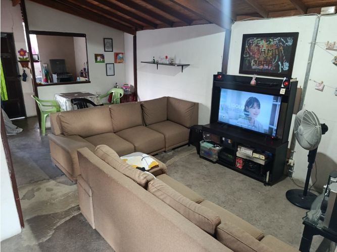 Casa de 5 alcobas en venta en Gerona, Medellín, 160 m² · foto 2 de 23