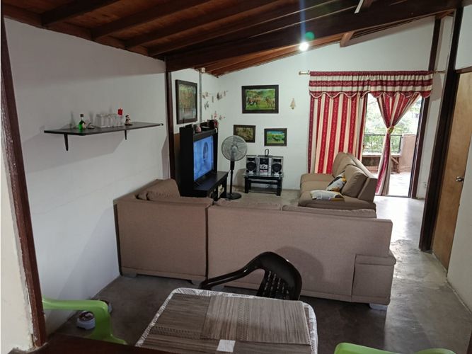 Casa de 5 alcobas en venta en Gerona, Medellín, 160 m² · foto 3 de 23