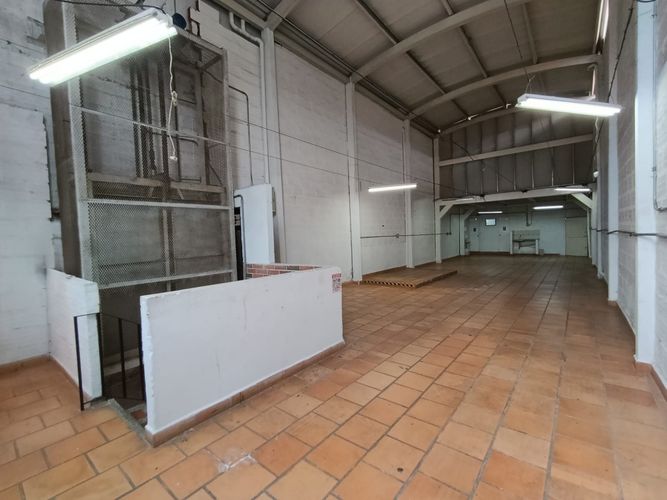 Bodega en arriendo en Cristo Rey, Medellín, 130 m² · foto 2 de 14
