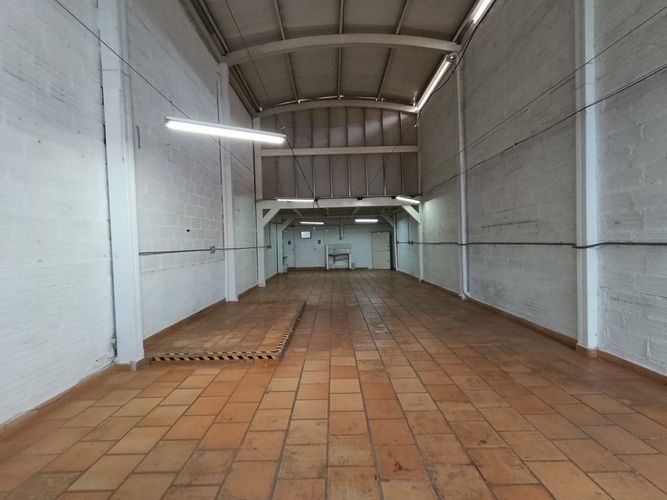 Bodega en arriendo en Cristo Rey, Medellín, 130 m² · foto 4 de 14