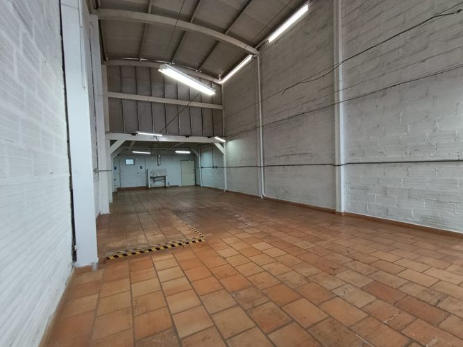 Bodega en arriendo en Cristo Rey, Medellín, 130 m² · foto 5 de 14