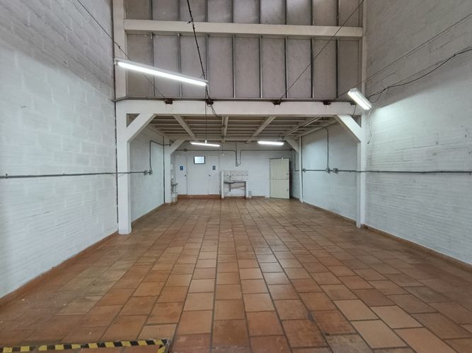 Bodega en arriendo en Cristo Rey, Medellín, 130 m² · foto 8 de 14