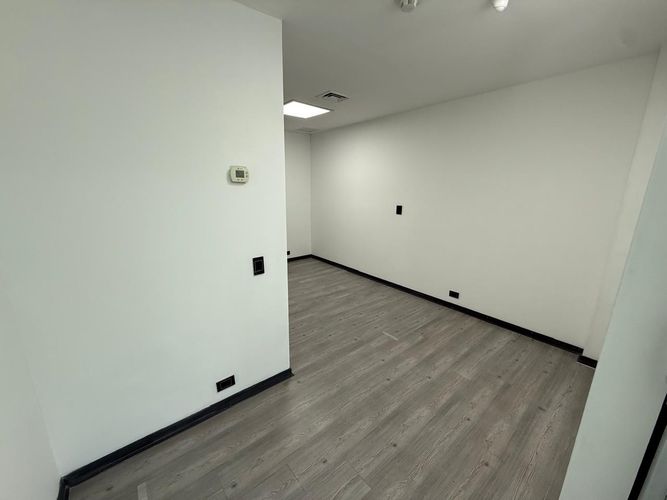 Oficina en arriendo en El Tesoro, Medellín, 35 m² · foto 8 de 16