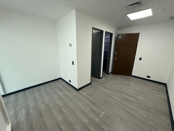 Oficina en arriendo en El Tesoro, Medellín, 35 m² · foto 14 de 16