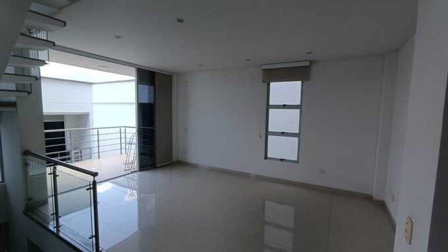 Casa de 3 alcobas en venta en Picaleña Y Mirolindo, Ibagué, 300 m² · foto 3 de 23