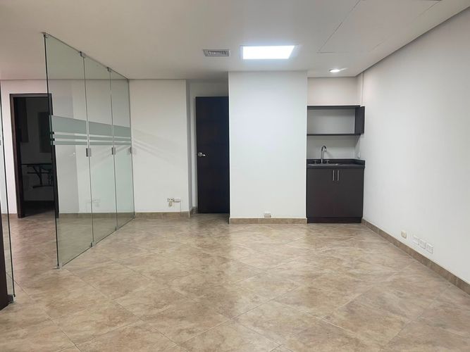 Oficina en arriendo en El Poblado, Medellín, 58 m² · foto 2 de 17
