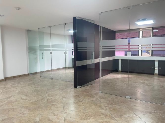 Oficina en arriendo en El Poblado, Medellín, 58 m² · foto 3 de 17