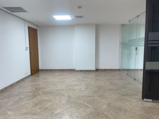 Oficina en arriendo en El Poblado, Medellín, 58 m² · foto 5 de 17
