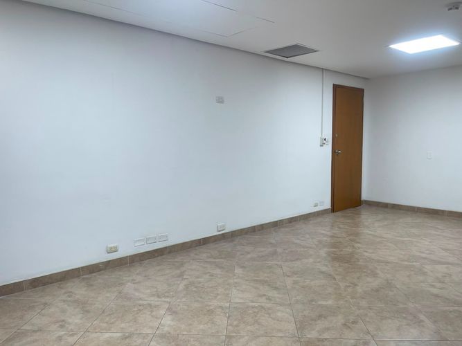 Oficina en arriendo en El Poblado, Medellín, 58 m² · foto 6 de 17