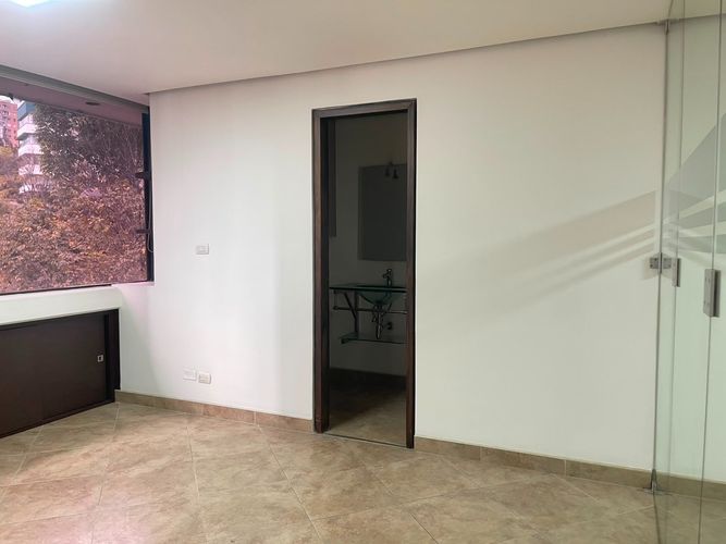 Oficina en arriendo en El Poblado, Medellín, 58 m² · foto 8 de 17