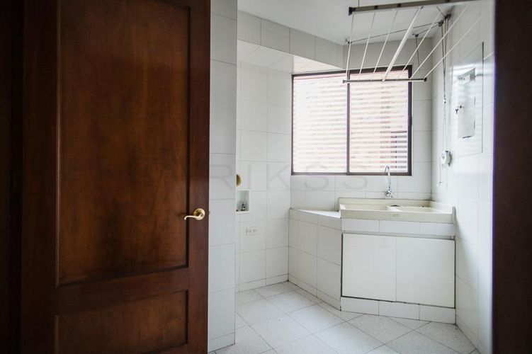 Apartamento de 2 alcobas en venta en Chico Norte, Bogotá, 112 m² · foto 4 de 9