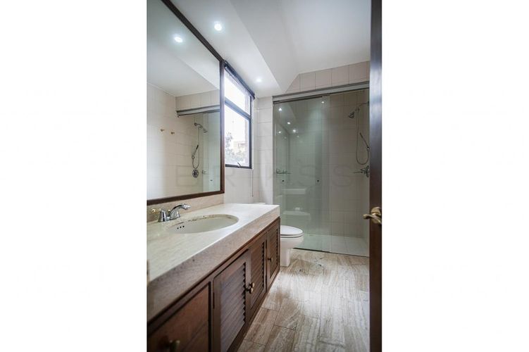 Apartamento de 2 alcobas en venta en Chico Norte, Bogotá, 112 m² · foto 8 de 9