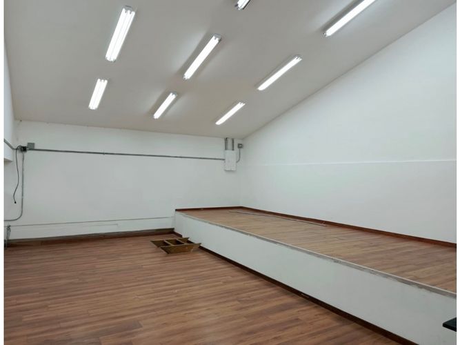 Local en arriendo en La Esmeralda, Itagüí, 238 m² · foto 2 de 9