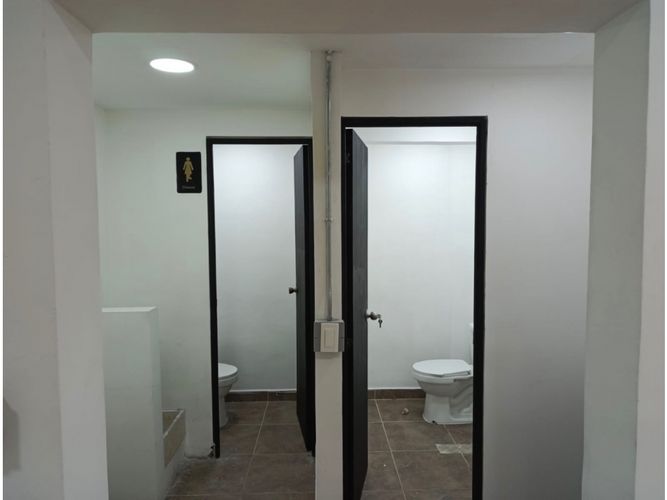 Local en arriendo en La Esmeralda, Itagüí, 238 m² · foto 8 de 9