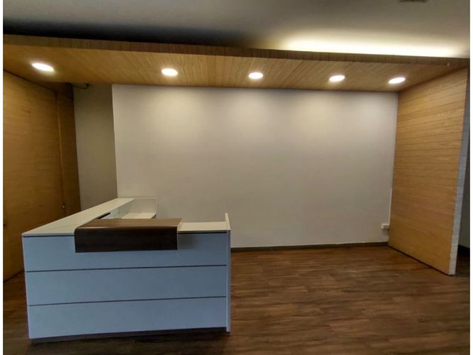Oficina en arriendo en La Esmeralda, Itagüí, 681 m² · foto 3 de 13