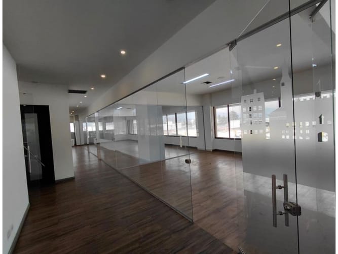 Oficina en arriendo en La Esmeralda, Itagüí, 681 m² · foto 7 de 13