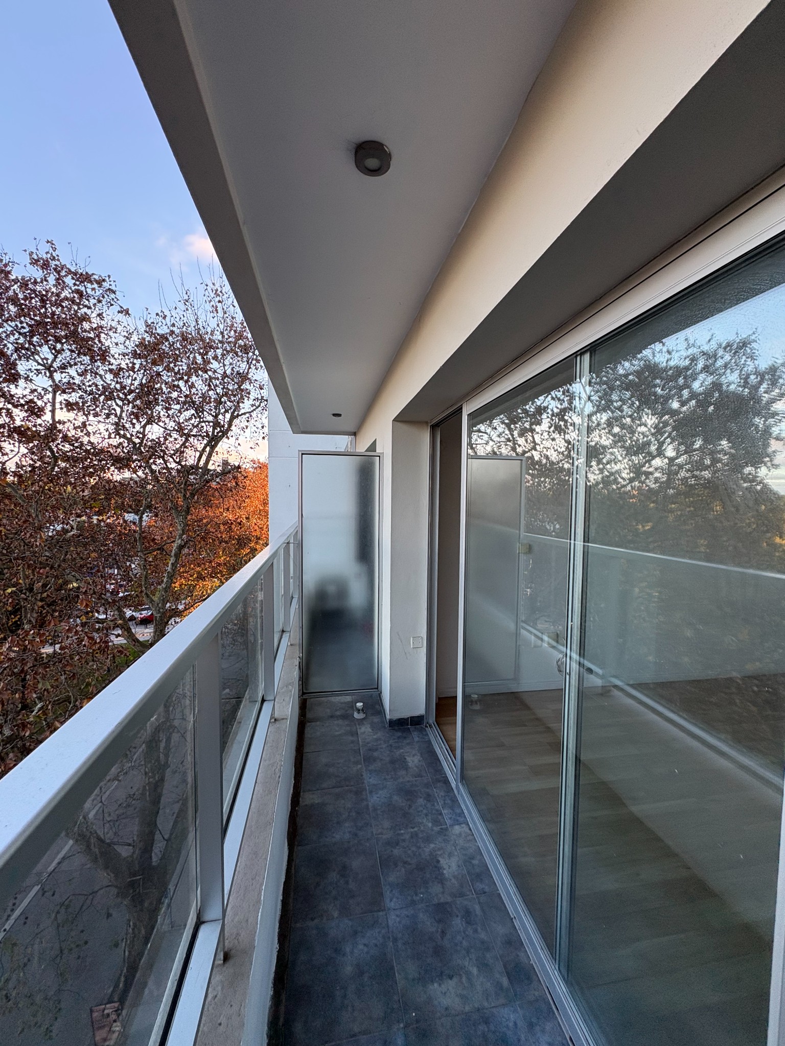 Alquiler: Moderno Apartamento con Balcón y Vistas en Av. Italia , Montevideo
