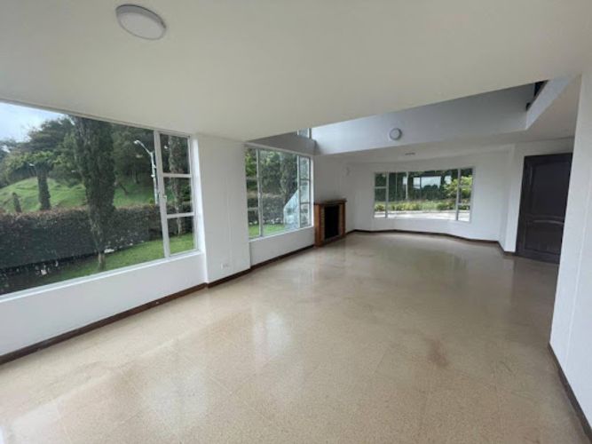 Casa de 6 alcobas en venta en Loma Del Escobero, El Retiro, 350 m² · foto 2 de 20