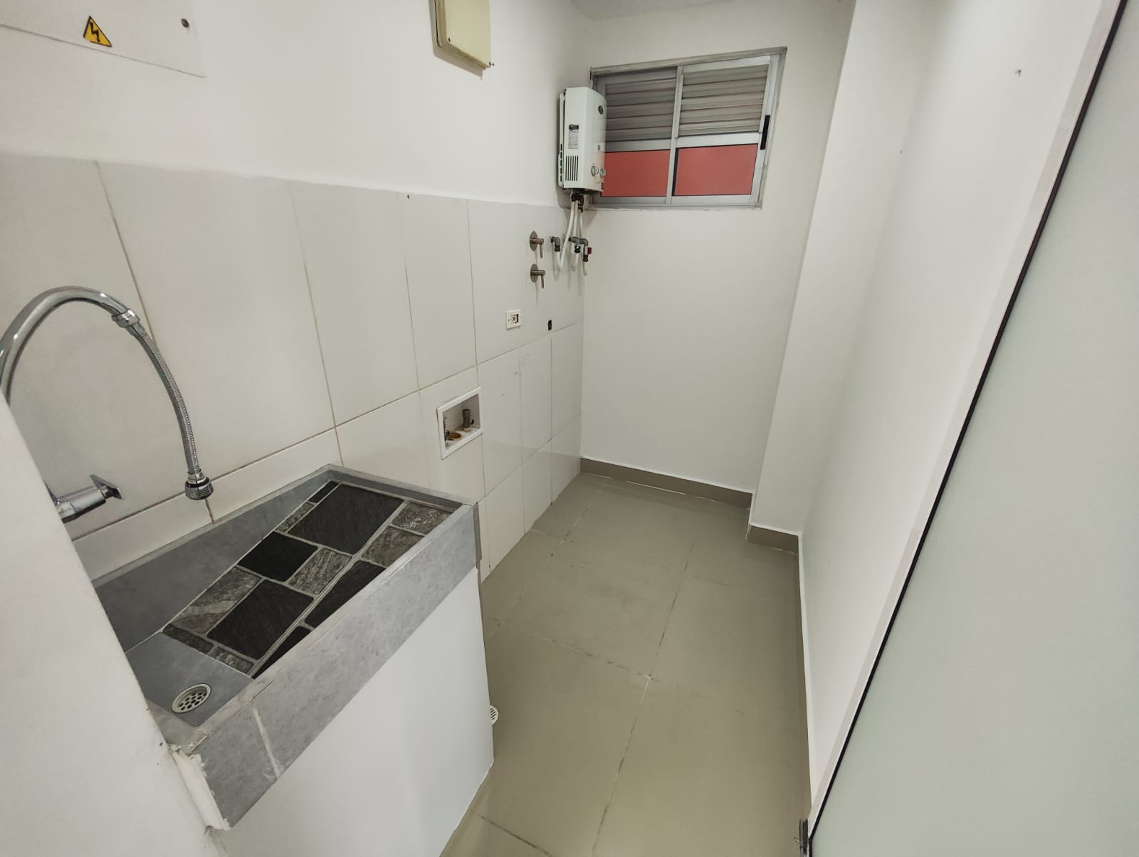 Apartamento en arriendo en Laureles, Medellín · foto 8 de 18