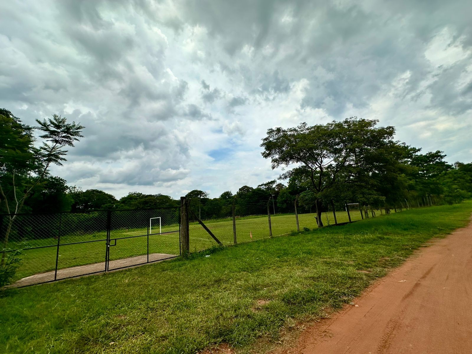 Hermoso terreno de 1 hectárea en el centro de Paraguarí — foto 2