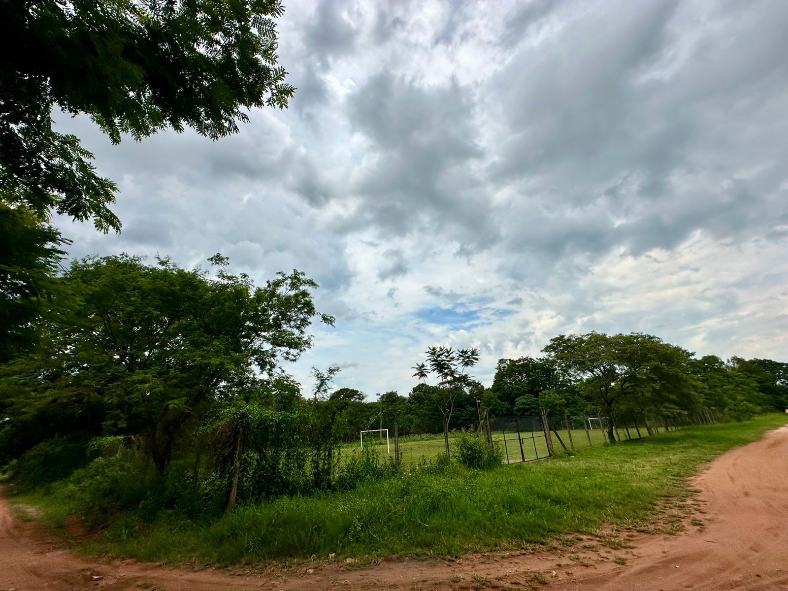 Hermoso terreno de 1 hectárea en el centro de Paraguarí — foto 3
