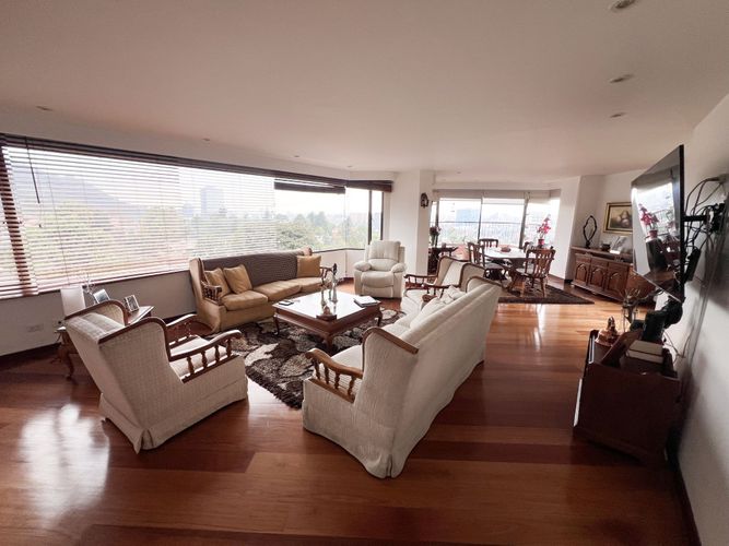 Apartamento de 3 alcobas en arriendo en Santa Barbara Alta, Bogotá, 278 m² · foto 2 de 13