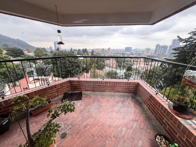 Apartamento de 3 alcobas en arriendo en Santa Barbara Alta, Bogotá, 278 m² · foto 5 de 13