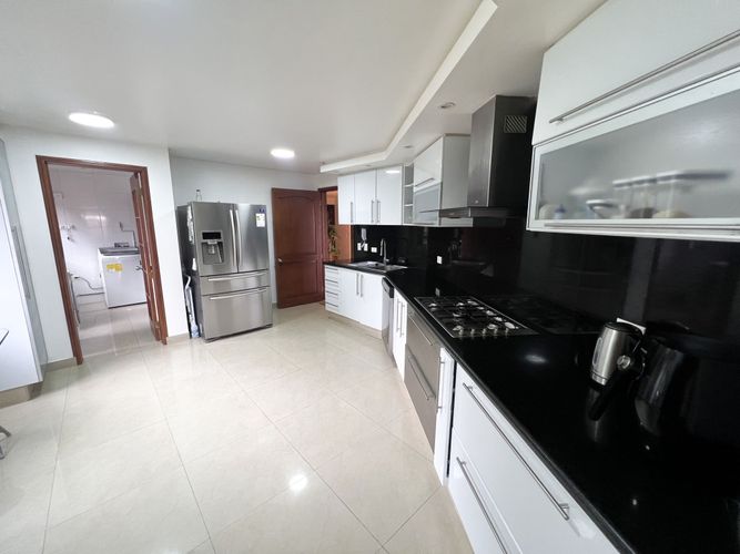Apartamento de 3 alcobas en arriendo en Santa Barbara Alta, Bogotá, 278 m² · foto 13 de 13