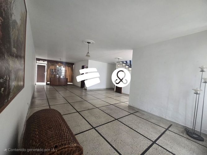Casa de 6 alcobas en venta en La Castellana, Medellín, 253 m² · foto 5 de 23