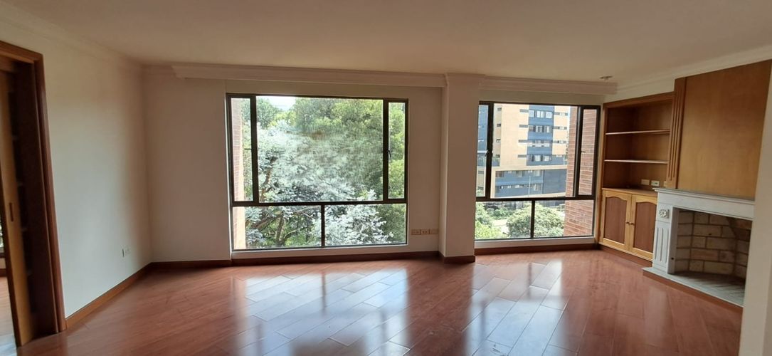 Apartamento de 3 alcobas en venta en San Patricio, Bogotá, 246 m² · foto 2 de 24