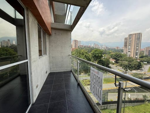 Apartamento de 3 alcobas en arriendo en Los Balsos, Medellín, 92 m² · foto 3 de 12
