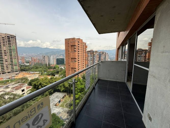 Apartamento de 3 alcobas en arriendo en Los Balsos, Medellín, 92 m² · foto 4 de 12