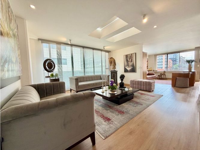 Apartamento de 3 alcobas en venta en Chico Norte, Bogotá, 230 m² · foto 2 de 17