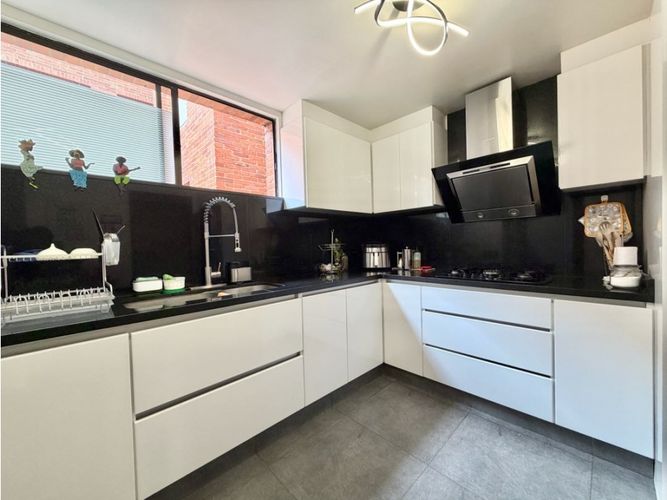 Apartamento de 3 alcobas en venta en Chico Norte, Bogotá, 230 m² · foto 15 de 17
