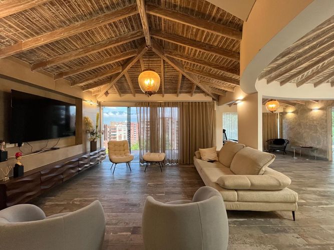 Casa de 4 alcobas en venta en Escobero, Envigado, 1000 m² · foto 2 de 20