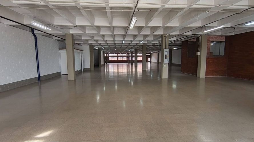 Local en arriendo en El Poblado, Medellín, 870 m² · foto 4 de 8