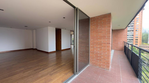 Apartamento en arriendo en Loma De Los Gonzalez, Medellín · foto 6 de 24