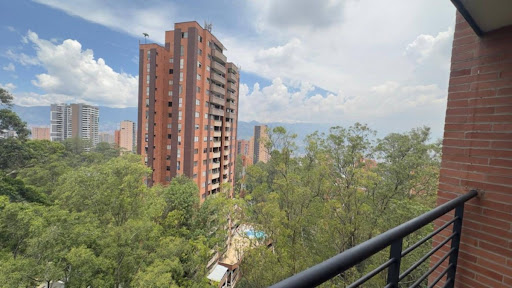 Apartamento en arriendo en Loma De Los Gonzalez, Medellín · foto 9 de 24