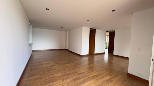 Apartamento en arriendo en Loma De Los Gonzalez, Medellín · foto 10 de 24