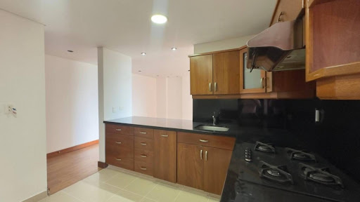 Apartamento en arriendo en Loma De Los Gonzalez, Medellín · foto 11 de 24