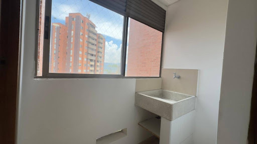 Apartamento en arriendo en Loma De Los Gonzalez, Medellín · foto 13 de 24