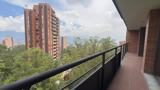 Apartamento en arriendo en Loma De Los Gonzalez, Medellín · foto 18 de 24