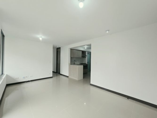 Apartamento de 3 alcobas en arriendo en Belén, Medellín, 77 m² · foto 3 de 20