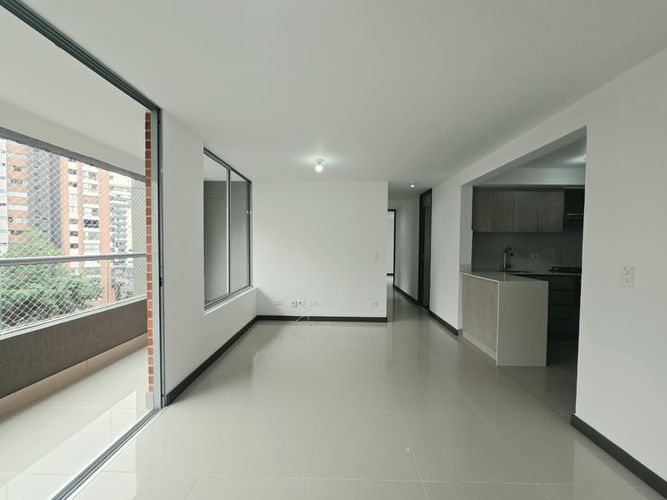 Apartamento de 3 alcobas en arriendo en Belén, Medellín, 77 m² · foto 2 de 20