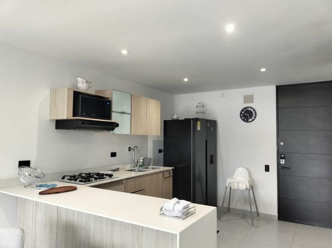 Apartamento de 2 alcobas en arriendo en El Poblado, Medellín, 85 m² · foto 3 de 18